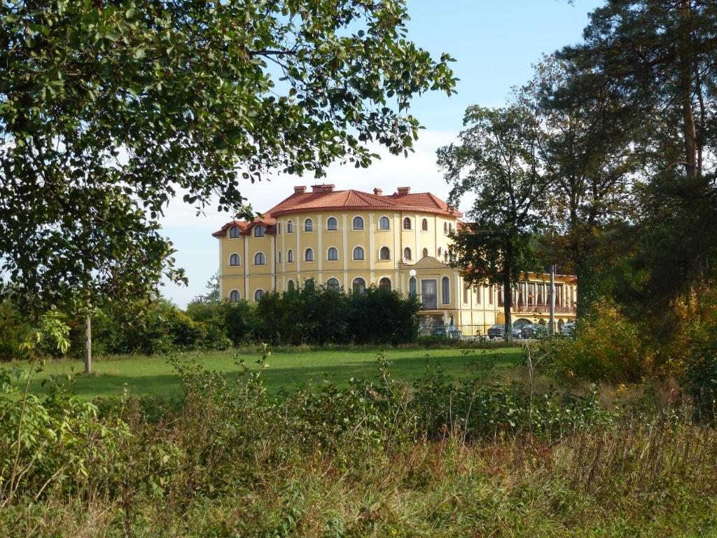 Hotel Krolewski Янув-Любельский Экстерьер фото