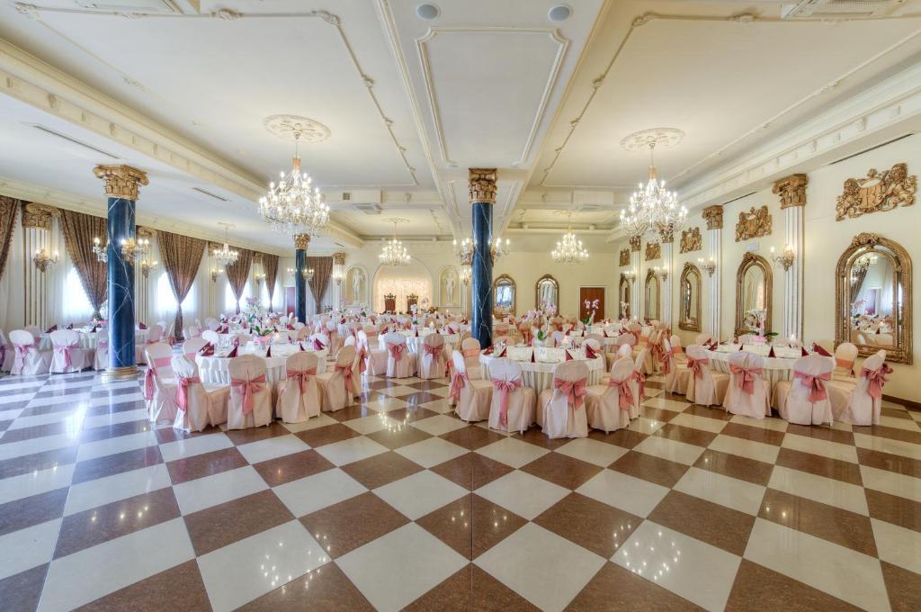 Hotel Krolewski Янув-Любельский Экстерьер фото