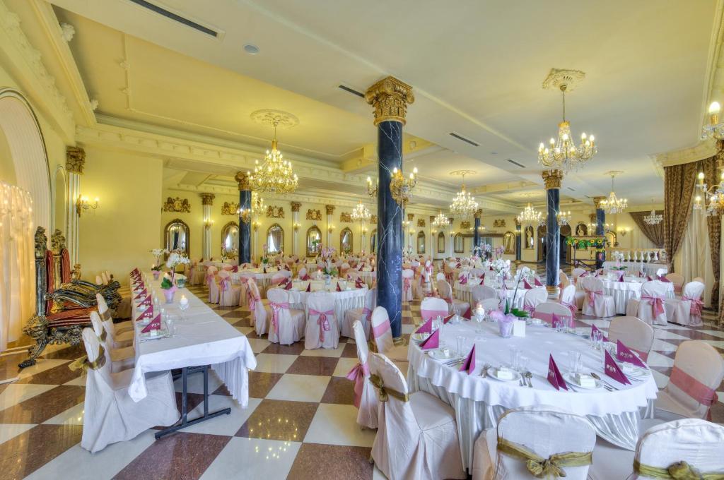 Hotel Krolewski Янув-Любельский Экстерьер фото