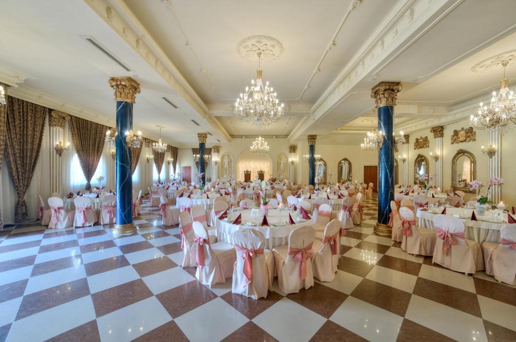 Hotel Krolewski Янув-Любельский Экстерьер фото