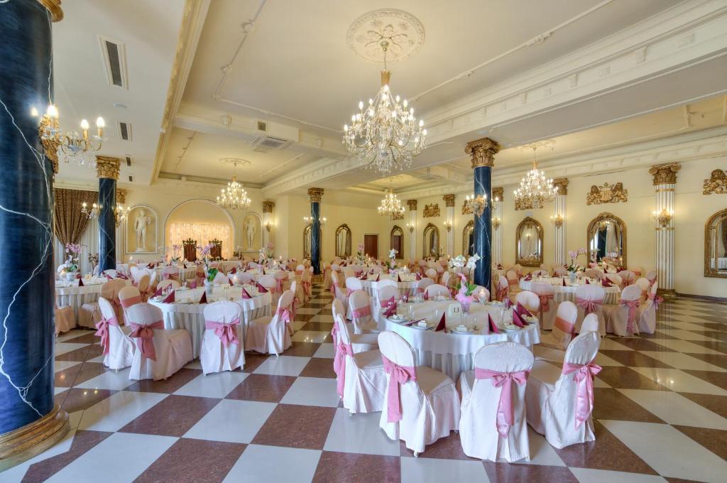 Hotel Krolewski Янув-Любельский Экстерьер фото