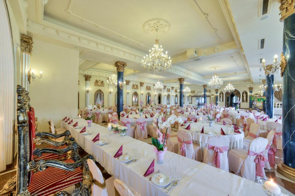 Hotel Krolewski Янув-Любельский Экстерьер фото