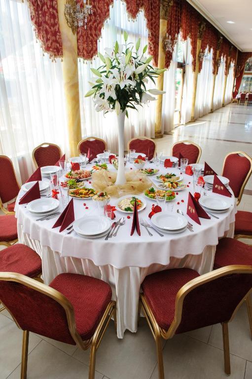 Hotel Krolewski Янув-Любельский Экстерьер фото