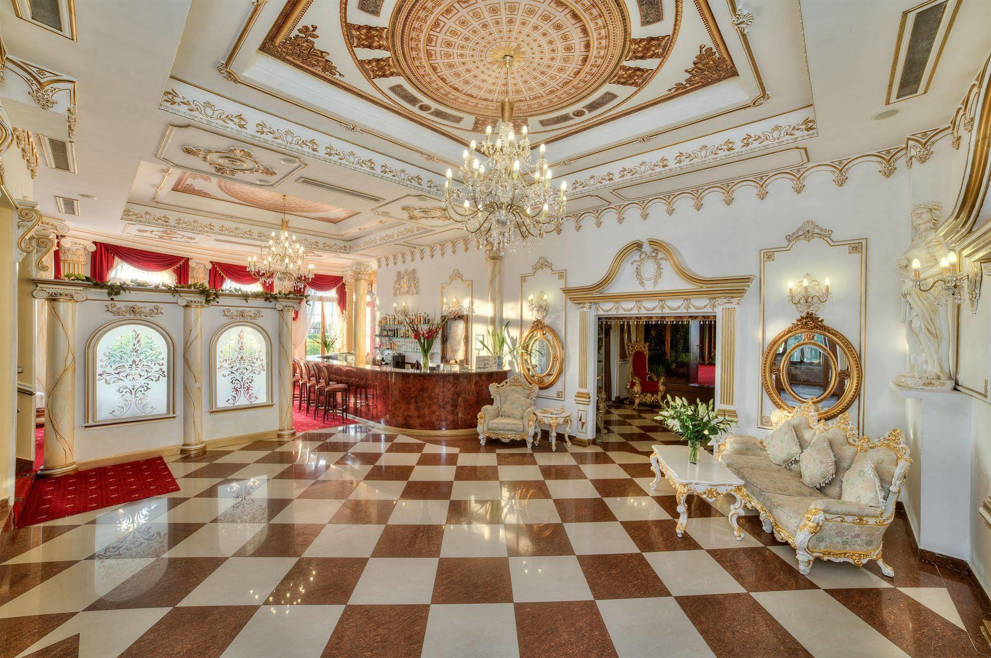 Hotel Krolewski Янув-Любельский Экстерьер фото