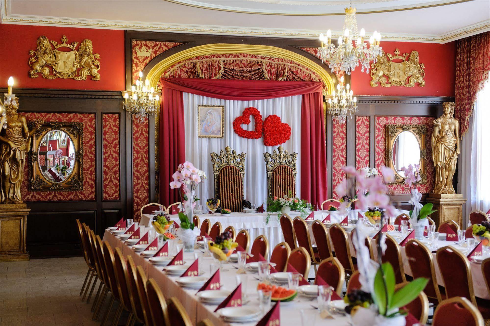 Hotel Krolewski Янув-Любельский Экстерьер фото