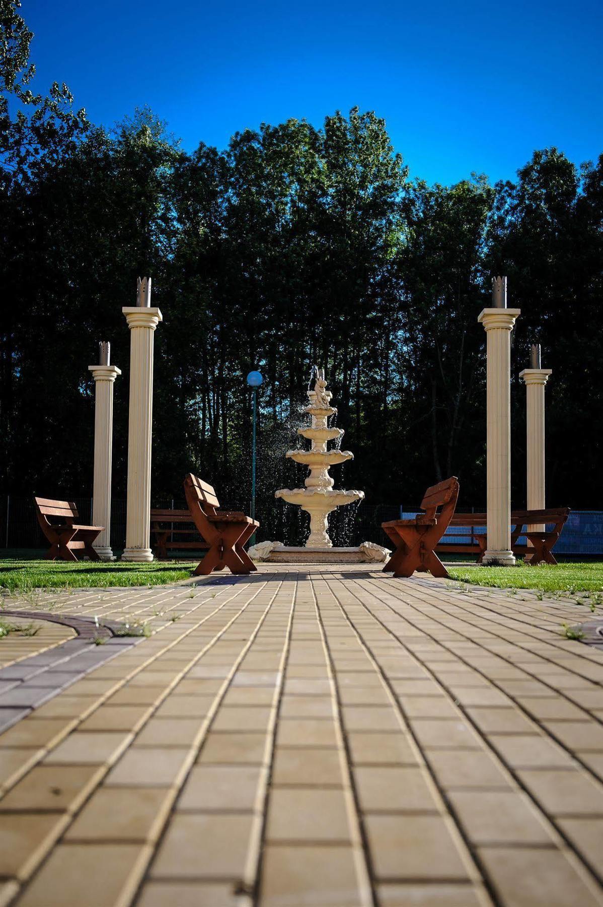 Hotel Krolewski Янув-Любельский Экстерьер фото