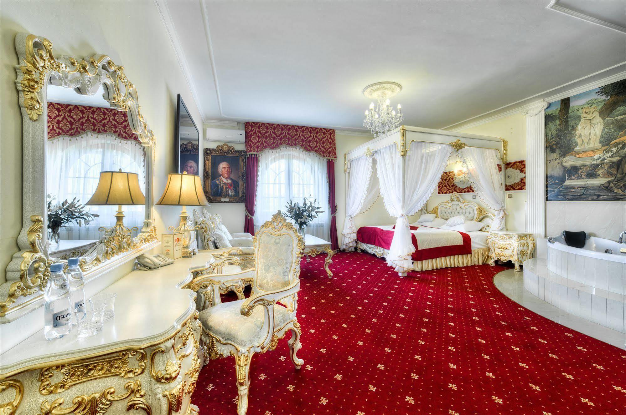 Hotel Krolewski Янув-Любельский Экстерьер фото