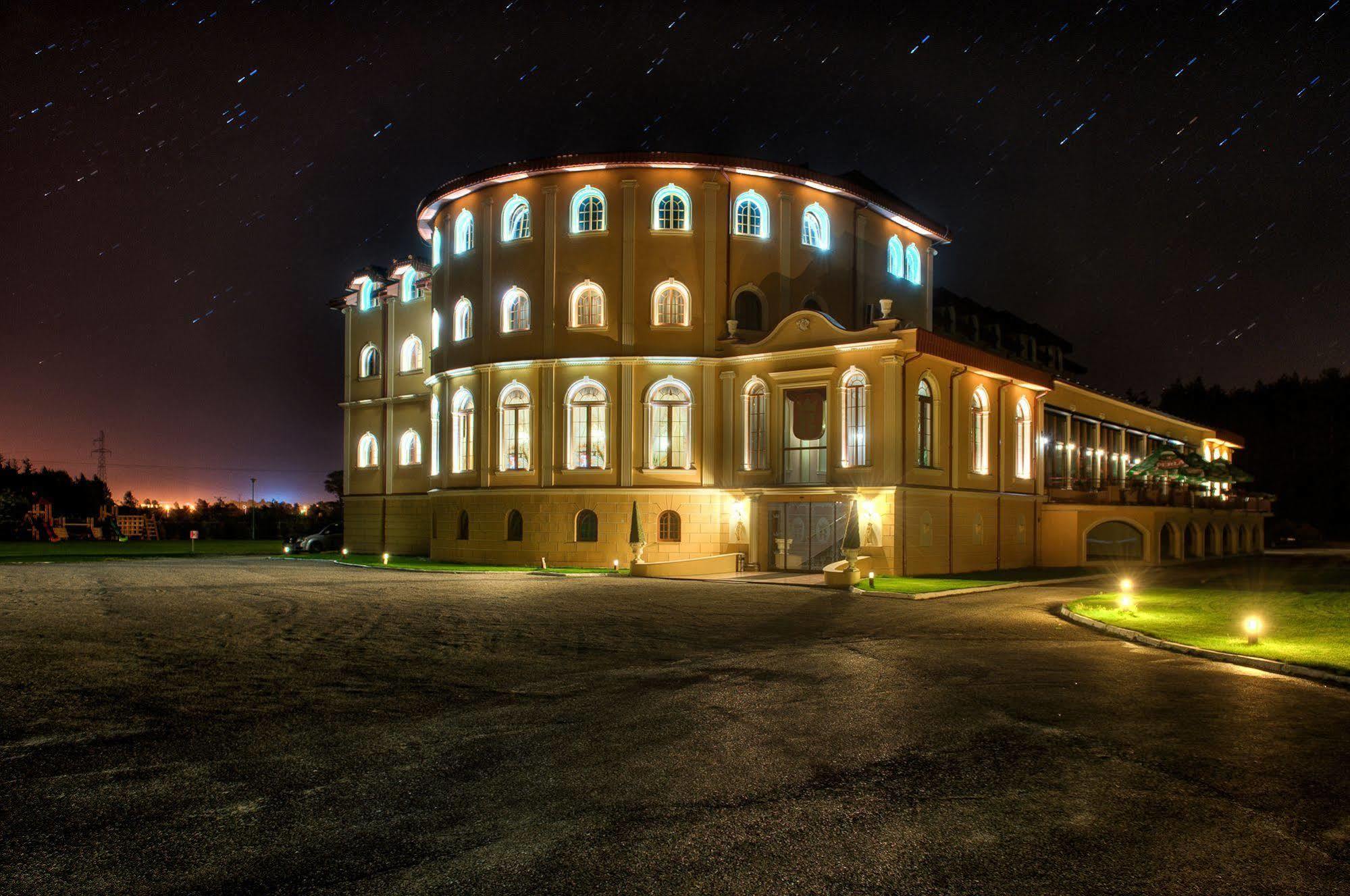 Hotel Krolewski Янув-Любельский Экстерьер фото