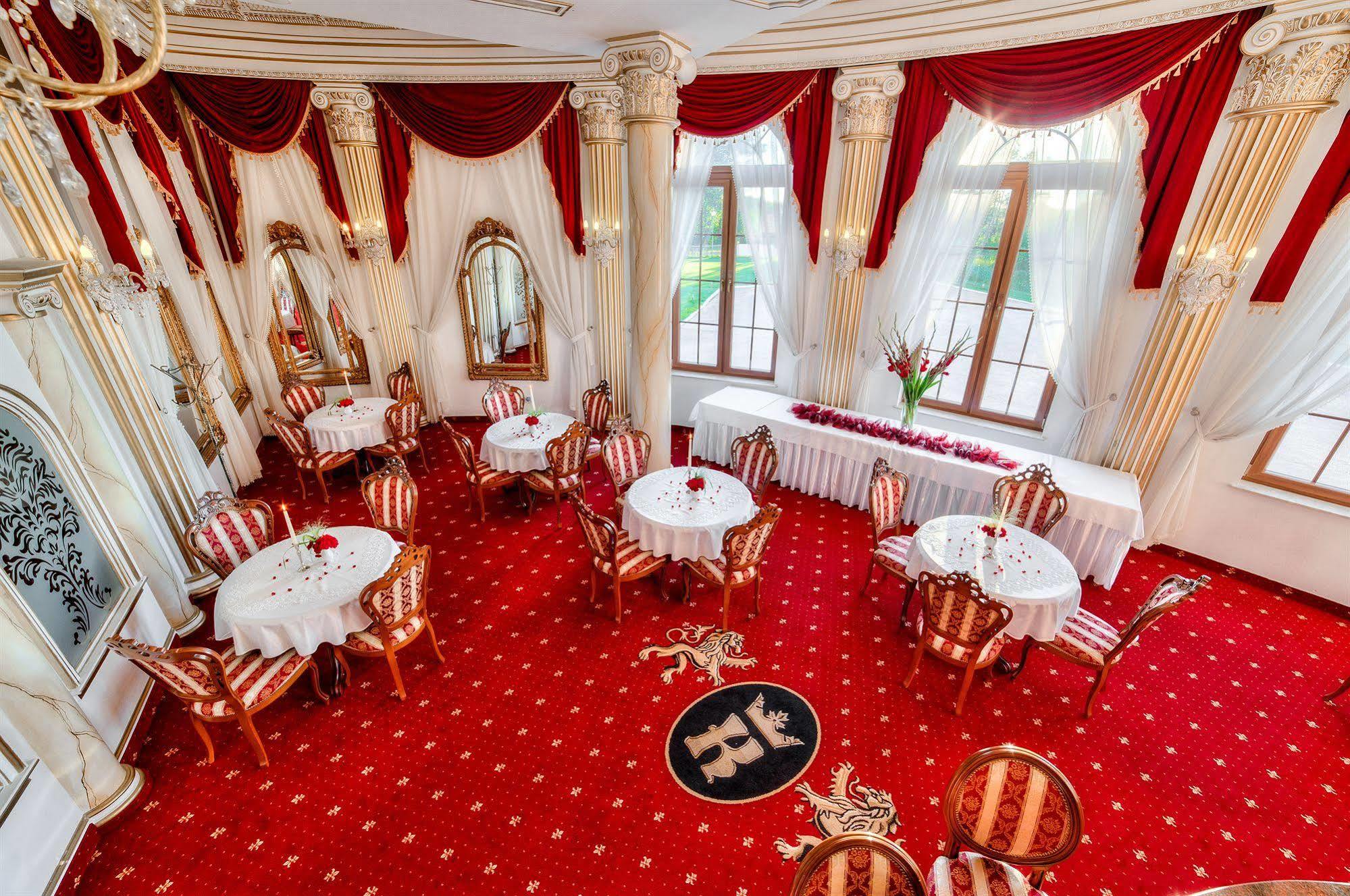 Hotel Krolewski Янув-Любельский Экстерьер фото